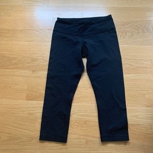 Lululemon Wonder Under black 23” capri size 6